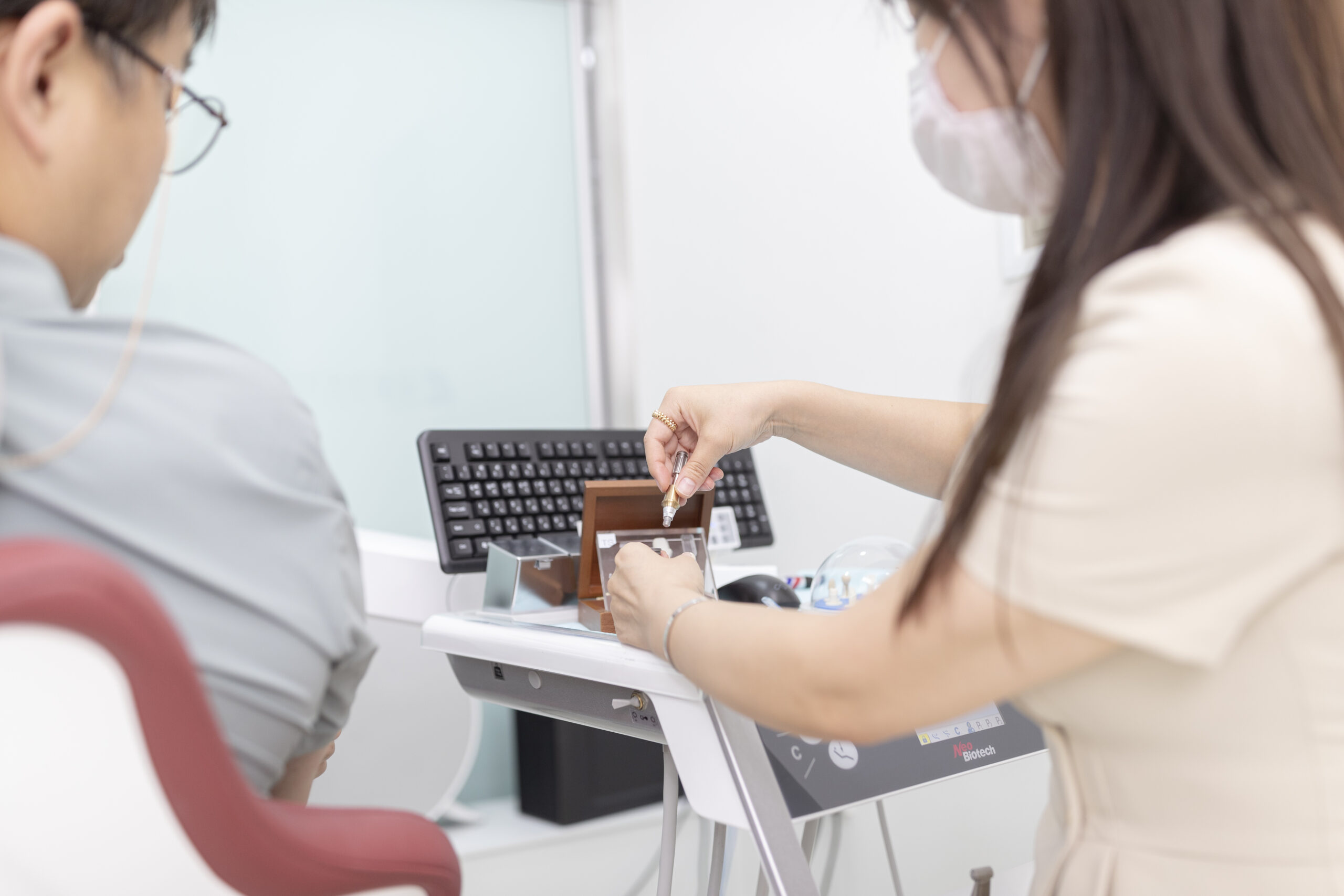 임플란트 상담 장면